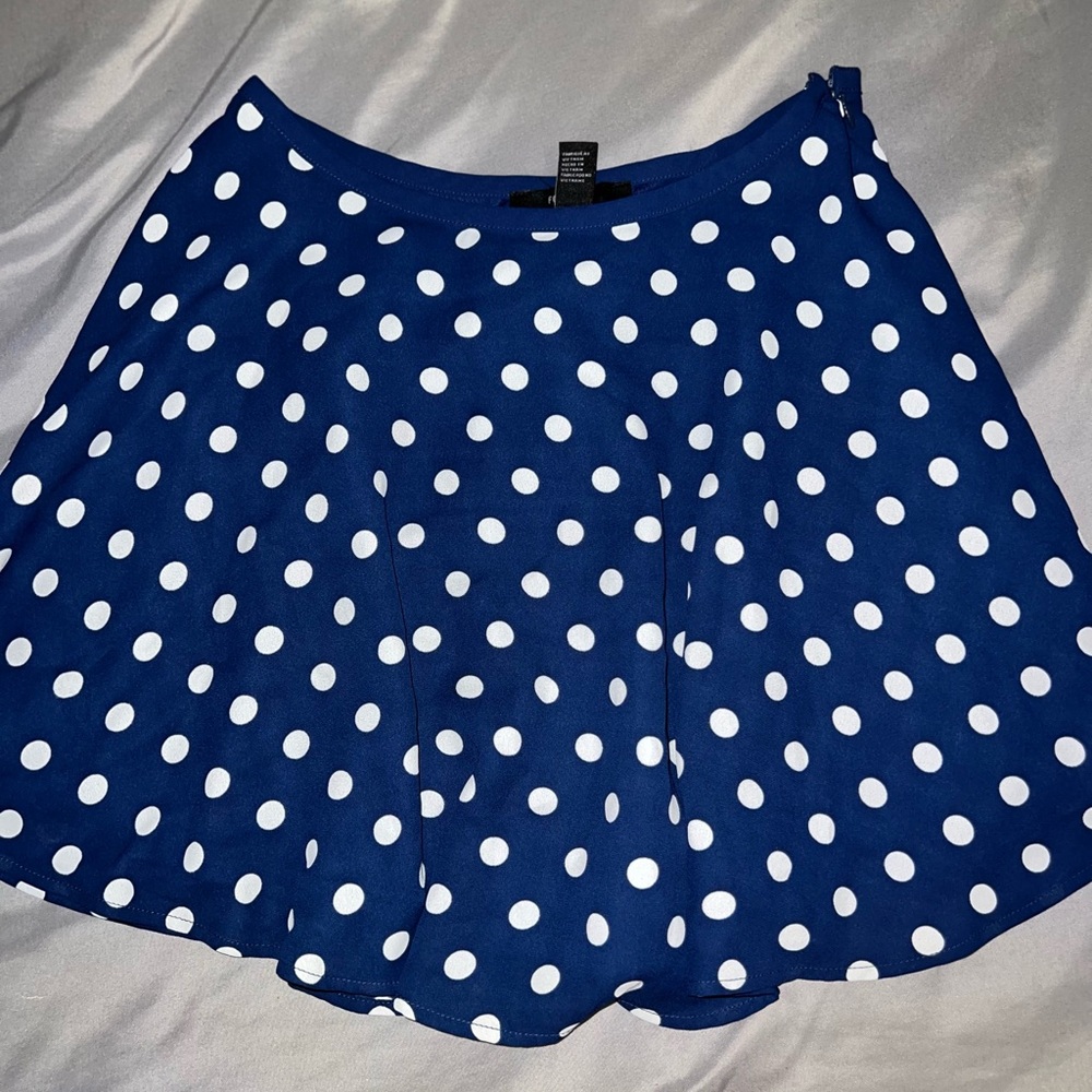 NEW FOREVER 21 BLUE POLKA DOTTED SKATER SKIRT 💙 SIZE M
